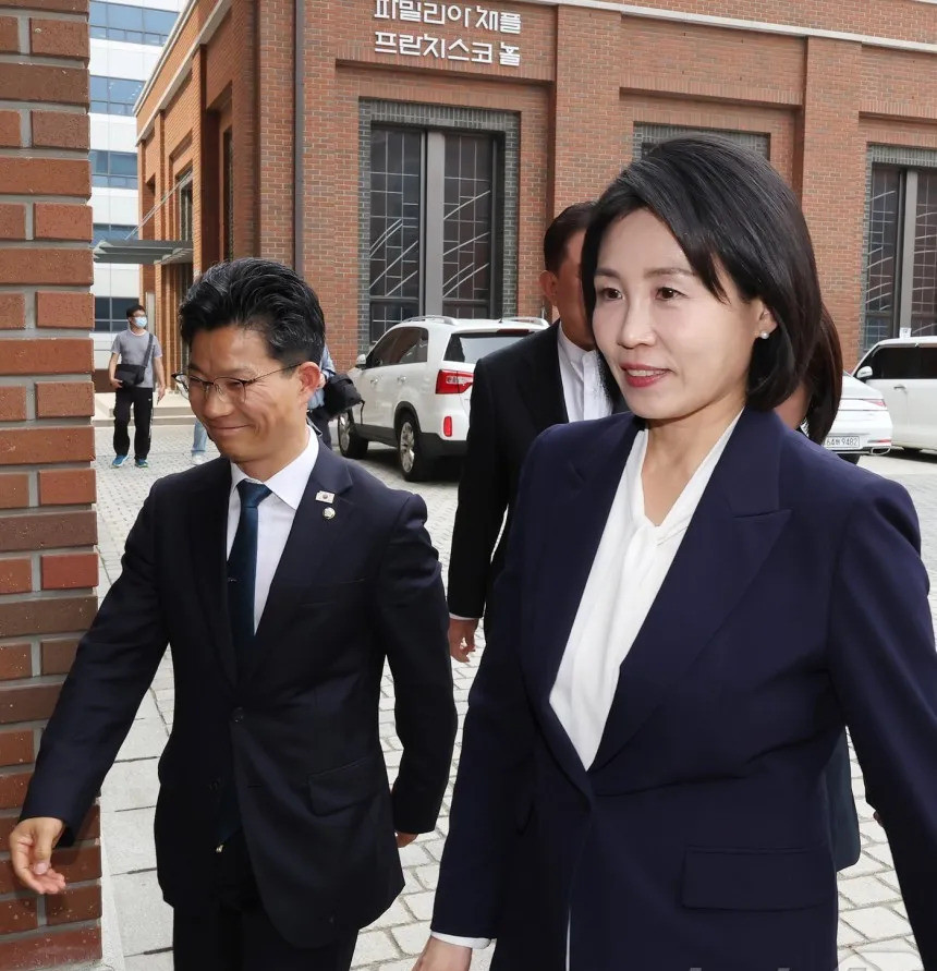 娶个“狠”老婆，李在明这总统不好当---