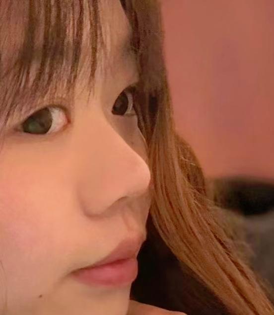 我的山根变高了，我深信“相由心生，境随心转”。山根是在一个人鼻子的根部，两只眼睛