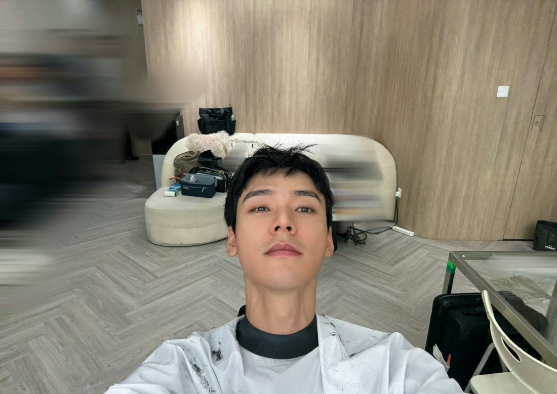 龚俊我俩有点暧昧了龚俊这素颜太顶了，眉眼太好看啦😘​​​