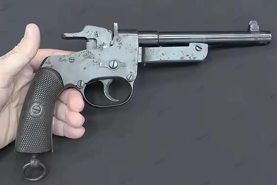 早期四川机器局仿制毛瑟手枪一事饶有趣味。毛瑟手枪也被称作“单打一”，在当时可是颇