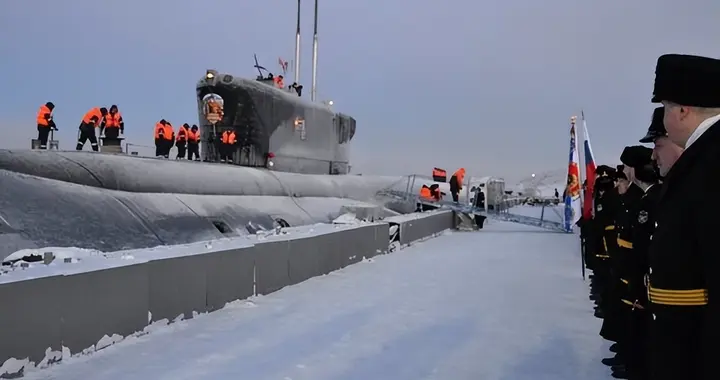 中美俄核潜艇水下续航大比拼：美国85天，俄罗斯45天，中国创下90天纪录