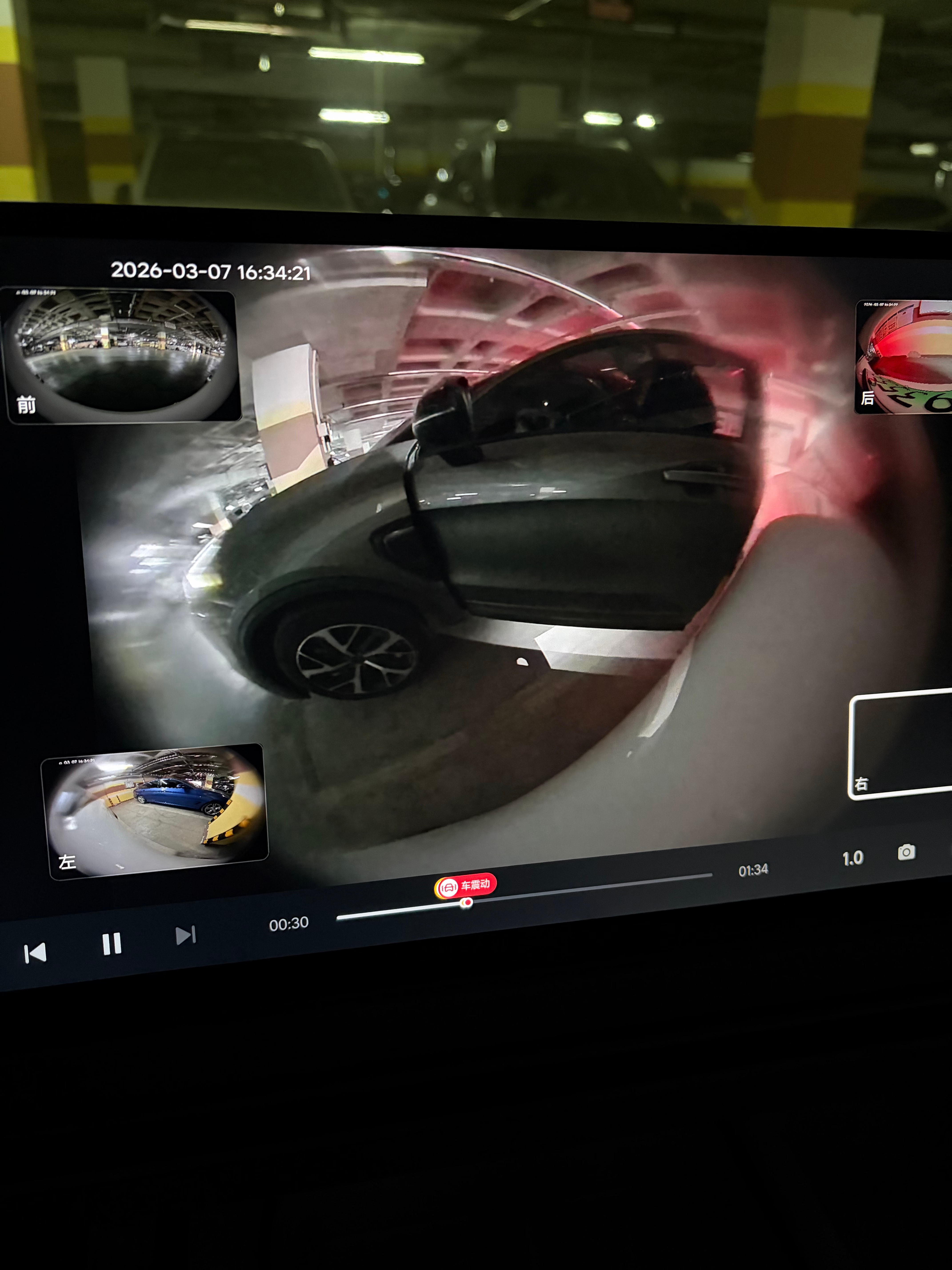 前几天我的小米YU7在公司被人开门杀了。今天我发现理想i8也被开门杀了……说实话