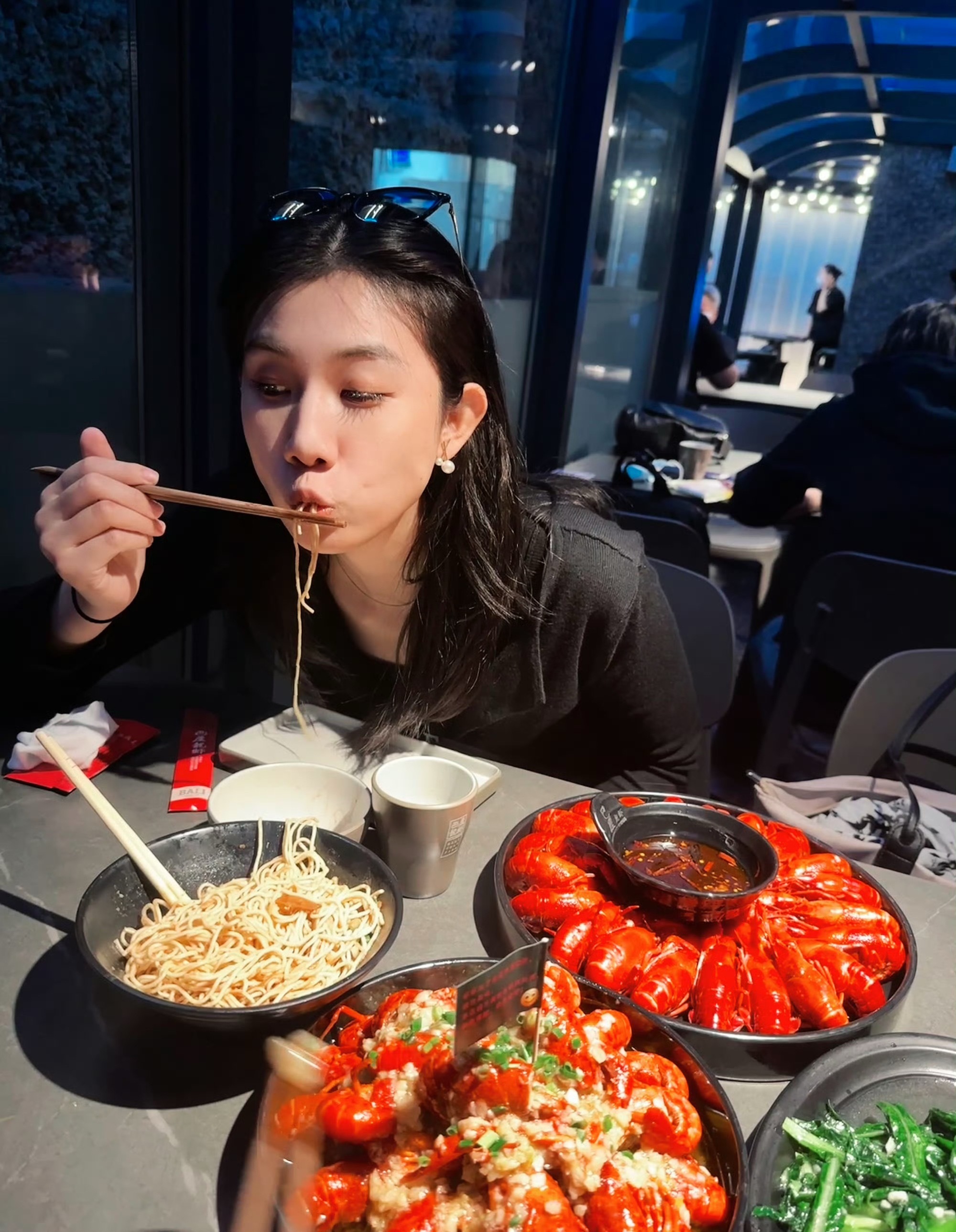 吃完虾千万不要剧烈运动啥…我刚知道吃完虾后运动，可能引发严重过敏反应，比如全身荨
