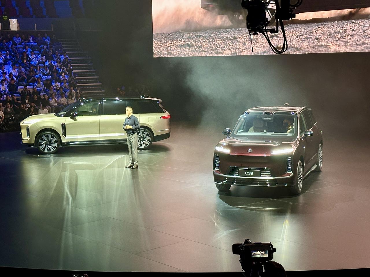 刚看完蔚来ES9整场发布会，聊点实在感受。先承认，这台车确实把蔚来这么多年的技