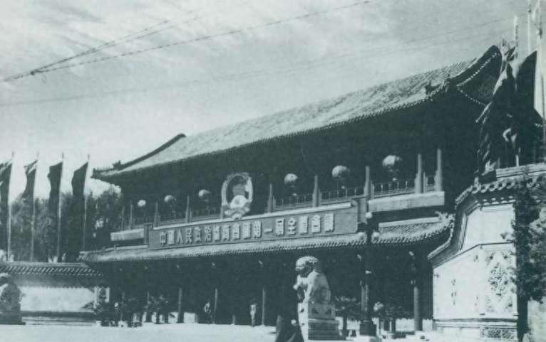 毛主席曾提议让一人担任副主席，众人纷纷反对，周总理却说当初如果听他的就无需长征吗