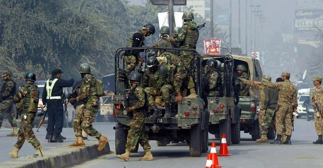 巴基斯坦打得过印度吗？就这么说吧，现在如果印度去打巴基斯坦，那基本是是稳输，因为