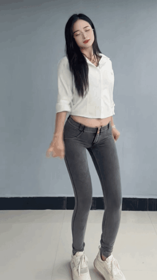 文质彬彬的美女！浑身上下淑女打扮，金丝眼镜，长发飘飘，青春洋溢的标准职业