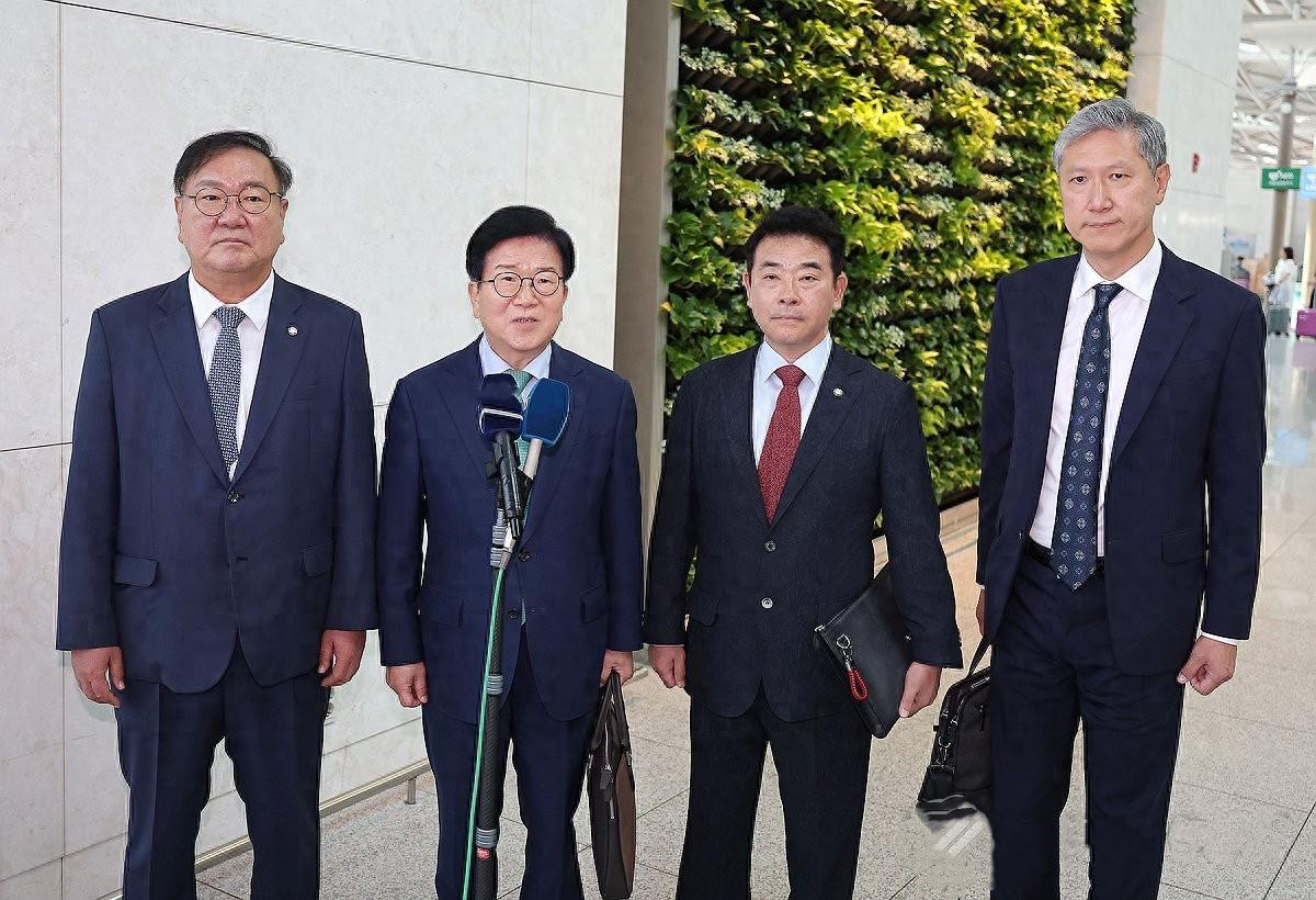韩国特使团抵达北京，下飞机的第一句话不简单，中方回应很干脆。8月24日，北京