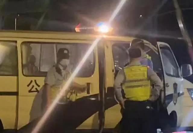 “人大代表可以喝酒！”？深夜的广州街头，一名叫王莉的女子驾车时遭遇交警夜查酒