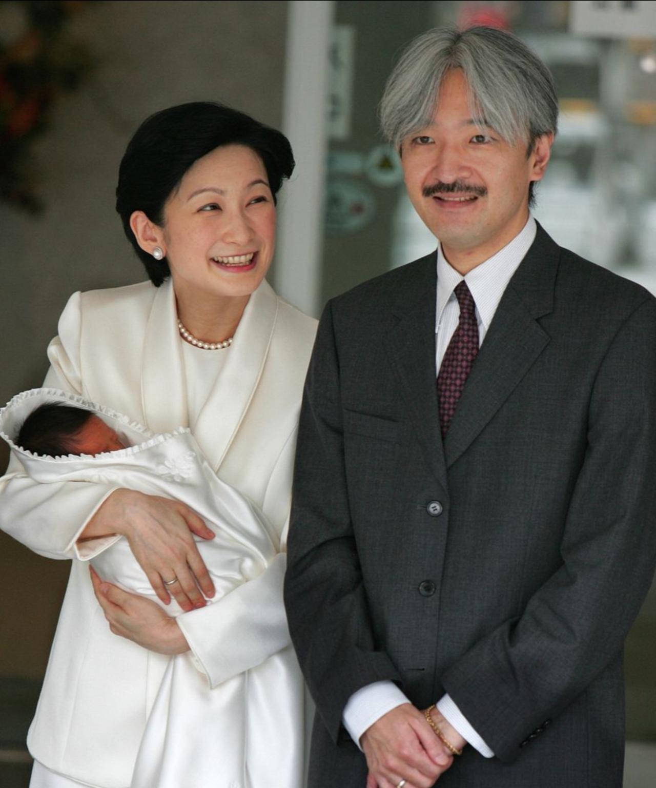 40岁纪子妃高龄产子，家里真有王位要继承2006年9月6日上午8点27分，秋篠