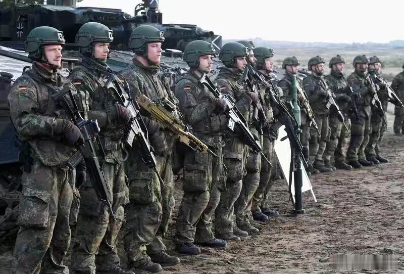 大瓜来袭，再次升级了！家人们！今天先唠个炸裂大瓜啊！一架美国的F-35战斗机