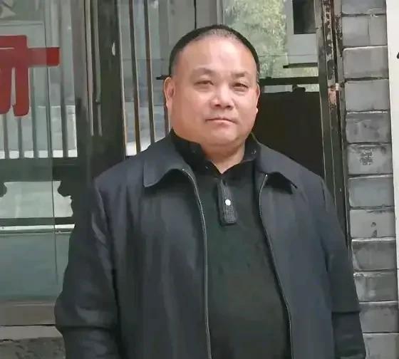 释永信的亲弟弟，在释永信被调查后，他也不见了，有亲哥哥的加持，他也在少林寺有自己