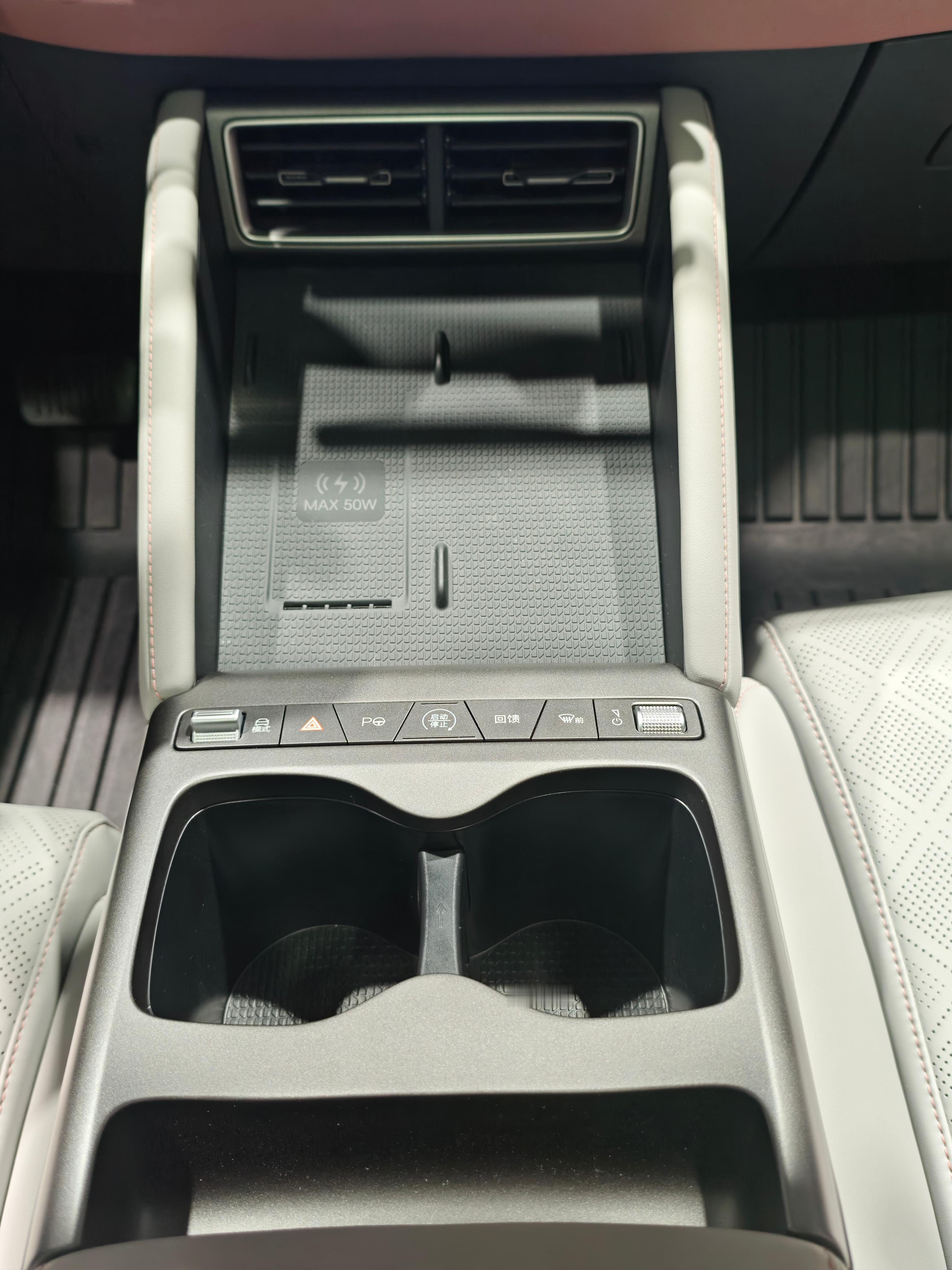 2026北京车展逛下来，发现一款超适合年轻人的第一台SUV，就是元UP，逛展时一