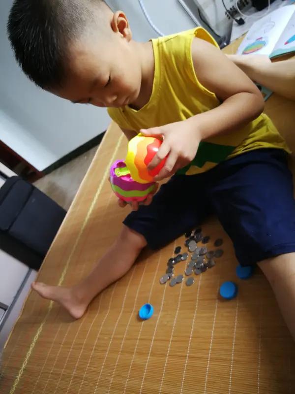 孩子问“钱花不完吗”？可别像打发外星人似的敷衍过去！3-18岁分龄财商课，能