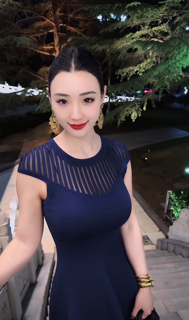 这面相这骨相绝了，绝对富贵人家