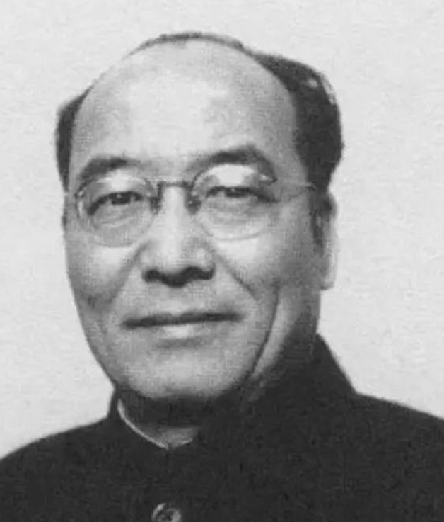 1948年，特务头子叶秀峰突然来到韩练成家，说：“李仙洲的5万大军在莱芜战役中被