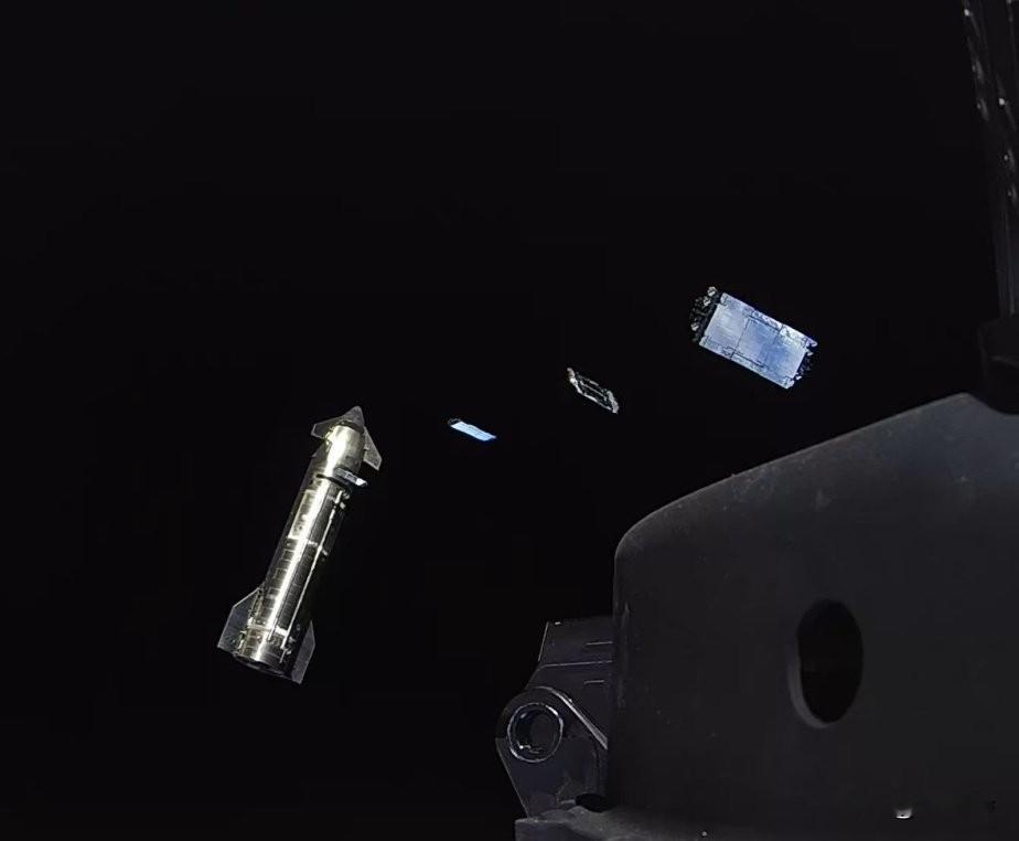 SpaceX的V3激光网络有一个非常实用的场景：“轨道边缘计算”:1.卫星🛰️摄像头采集数据2.交