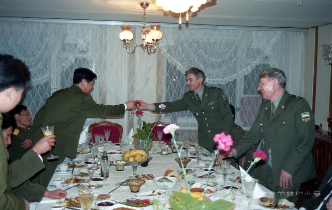 苏联解体后，中俄两军交流