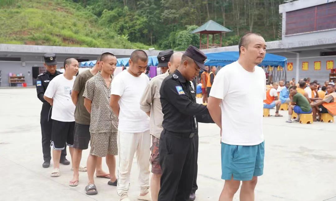 佤邦又捣毁了一个小型互联网公司，将抓获的6人，全部在云南省口岸附近交接。这也是佤