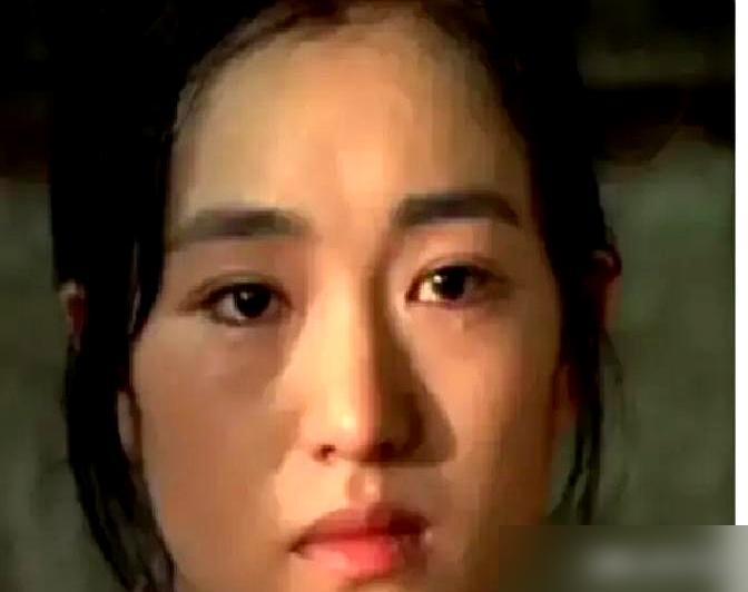 婚姻从来不是爱情的最高奖赏，而是一场关于安全感的精准绞杀。向太时隔多年重提旧