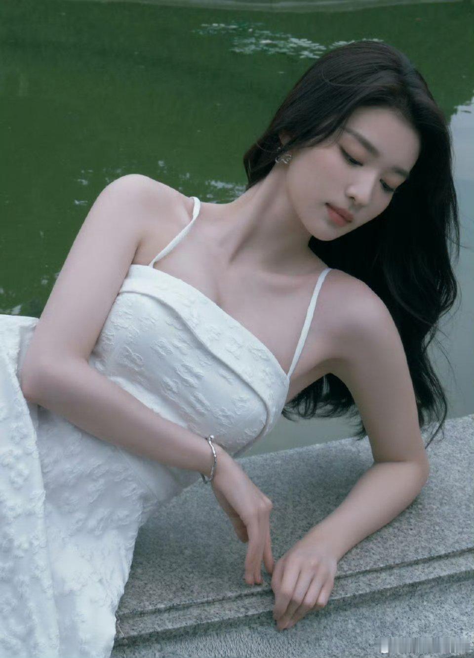 王楚然这波算不算爆？微博单日访问量高达350多万，热度相当惊人。