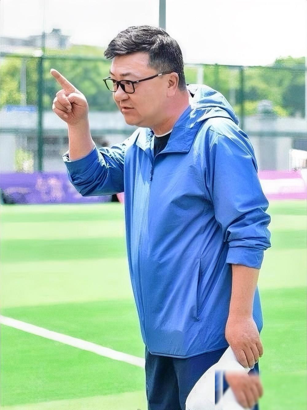 追随董路整整八年，本以为稳拿飞往巴西圣保罗的机票，结果当众被剥夺了出国拉练的名额