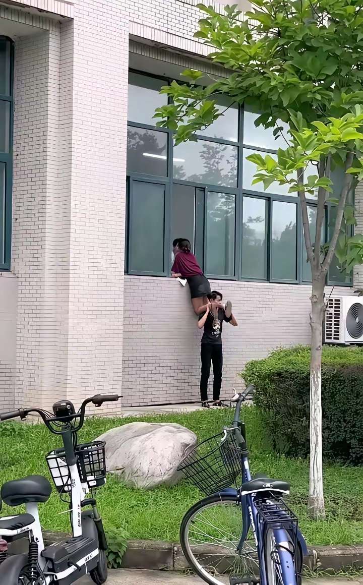 他不是舔狗，只是痴情而已