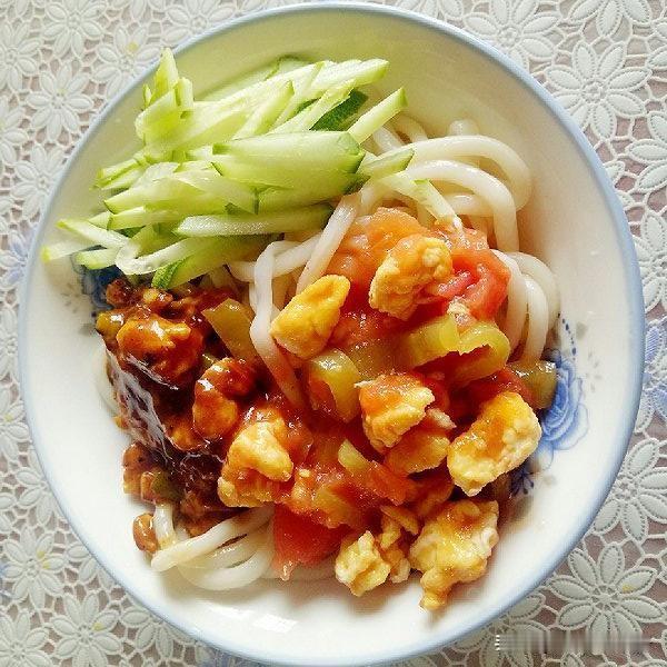 她十一点半进门，问，你吃饭啦？！我知道她这问话，表面是关心，潜台词是指责。我说