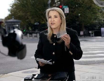特朗普前脚封杀CNN，梅拉尼娅后脚"开绿灯"，这对夫妻唱的是哪出？近日，特朗