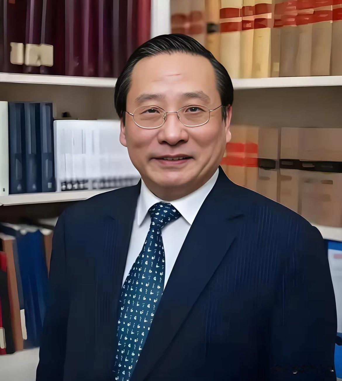 高志凯和阎学通都是在国际关系领域很有影响力的人物。高志凯被风格独特的存在，他就