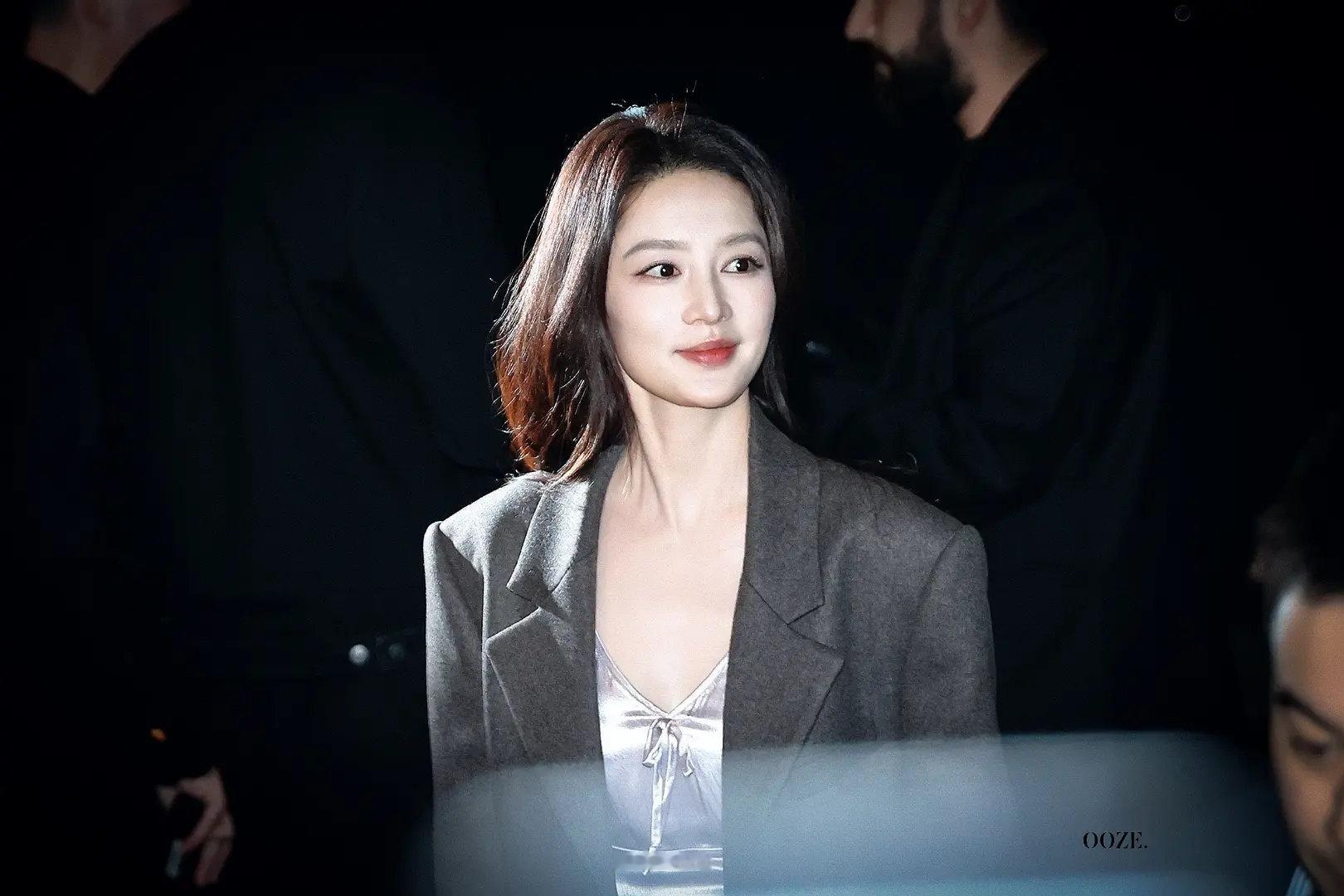 李沁miumiu晚宴出图，美得很高级啊！！！​