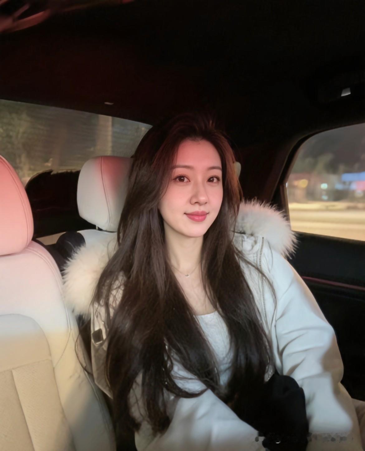 世界很大，温暖的人也很多，就像我们身边的树一样，随处可见。总有人会欣赏你