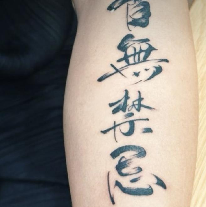 我认识的那个女孩，就是那个野鸡中专毕业，从赣南大山里走出来，走到上海又走到英国、