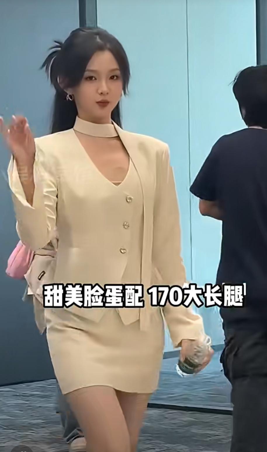 在竞争激烈的短剧行业，不少演员凭借扎实的演技圈粉无数，其中“短剧女神”李柯以和何