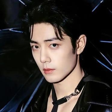 肖战爆红的秘诀被归结为一条社交智慧：永远不要在表面上和任何人撕破脸皮。面对别人