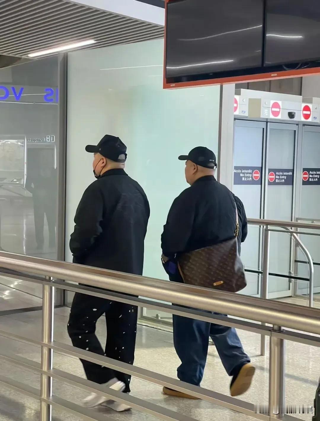 岳云鹏是真忙啊！西安的演唱会刚开完，就现身法国巴黎，开自己和孙越的德云社巴黎专场