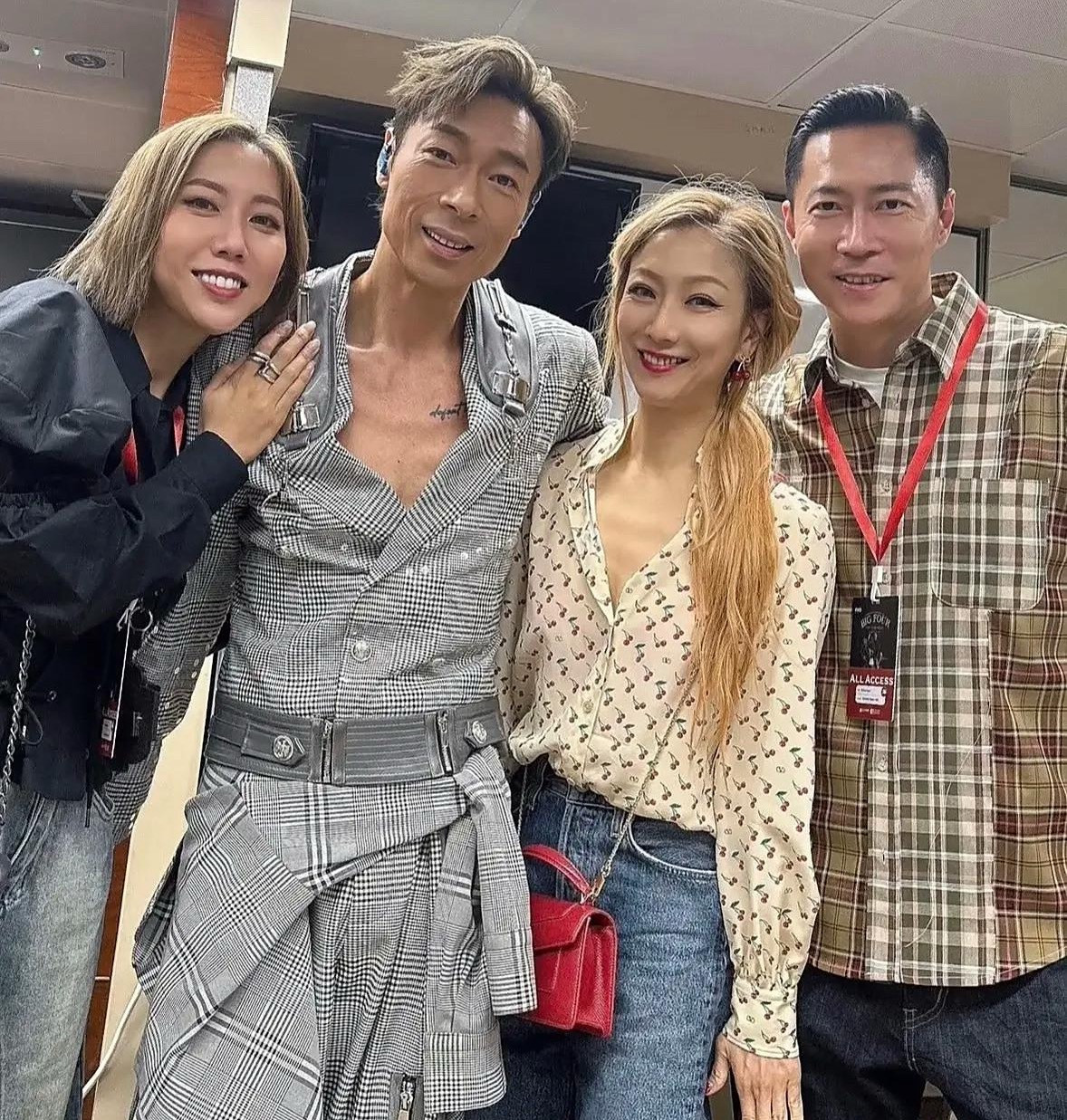 许志安变化太大了吧！瘦到皮包骨，好像换了个人似的，不过瘦起来与妻子郑秀文更有夫妻
