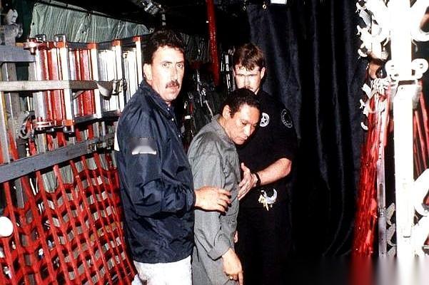 巴拿马曾经的一号人物，诺列加。他可能是史上唯一一个，被别国派兵直接闯进家门活捉