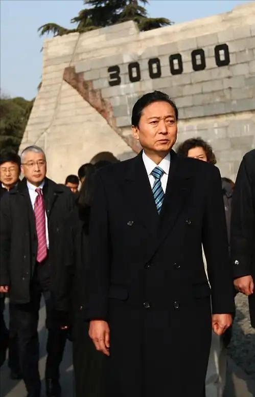 高市大获全胜，鸠山由纪夫向1亿人发出灵魂4问：如果日本的选举真的是民主的体现