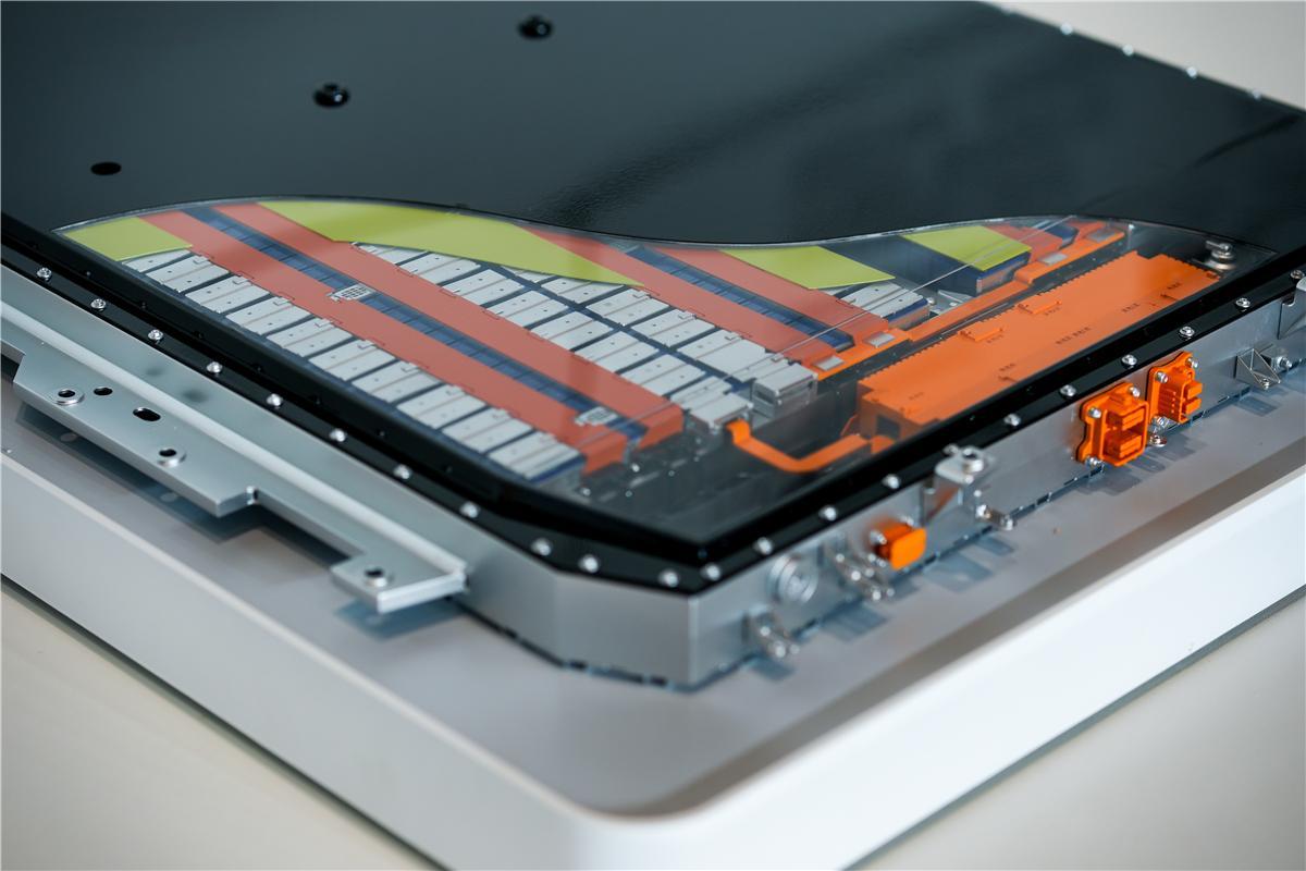 炸场！固态电池真的来了！全球首搭就给ES8拿下！[玫瑰]新能源车最烦的续航焦虑