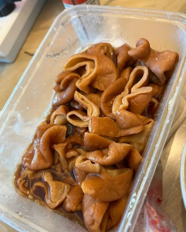 怪不得这么多实体店倒闭，商家这是自己在作死。这一点肥肠竟花了我90多