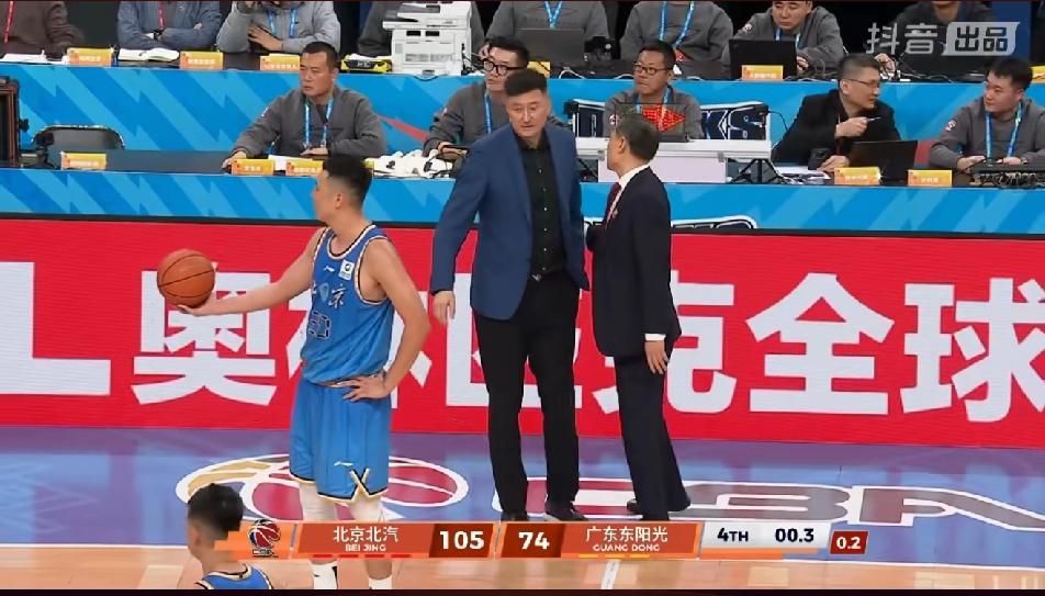 确实没办法，奎因伤停，外援只有2个；徐杰受伤，控卫只有一个；2分命中率48%-6