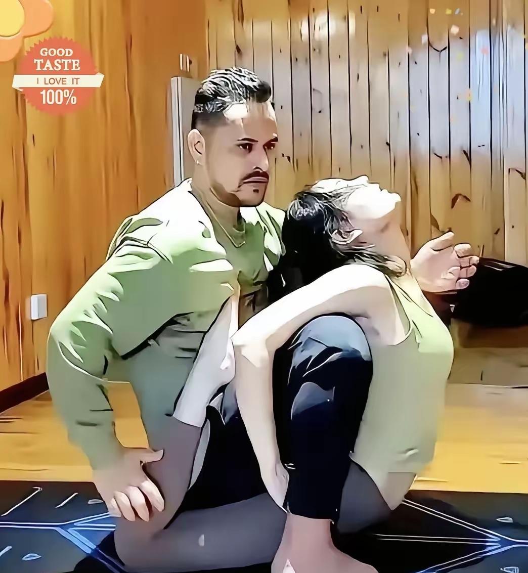 好朋友的女儿现在要练普拉提让我介绍一个瑜伽馆而且点名说要找一个男的瑜伽老师
