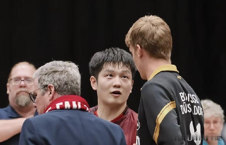 樊振东杜塞尔多夫首秀，那个神秘嘉宾是谁？后来一直没有在比赛中露面，我以为以为