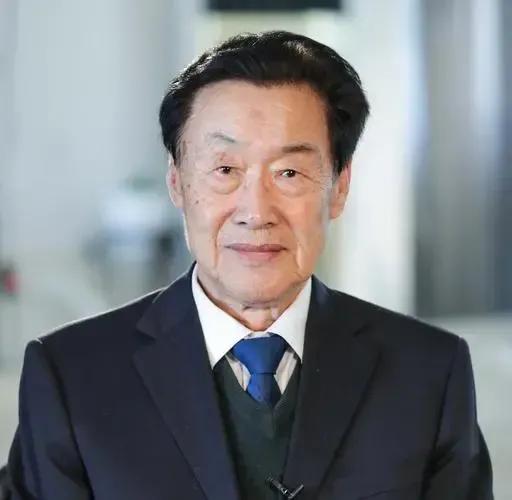 2003年，杨利伟乘坐神5首次飞入太空。有人立刻跑到钱学森家里。没想到，钱学森第