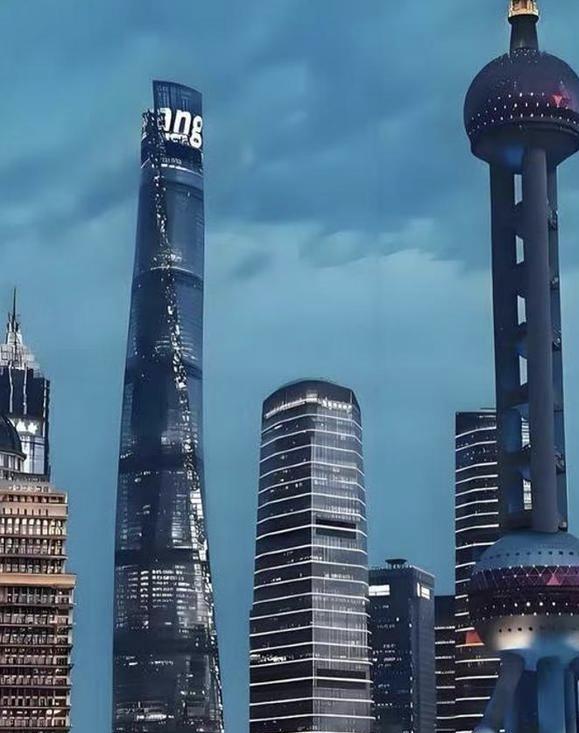 我国超大城市前四排名:第1名，上海，非常繁华，东方巴黎。第2名，北京，非常繁