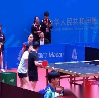 好家伙，现在的小孩儿是真敢啊。当着孙颖莎的面儿，理直气壮地说：“反正现在我占上