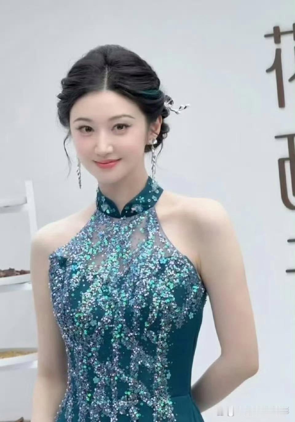 景甜这个挑染是哪个化妆师弄的，太漂亮了，简直是神来之笔