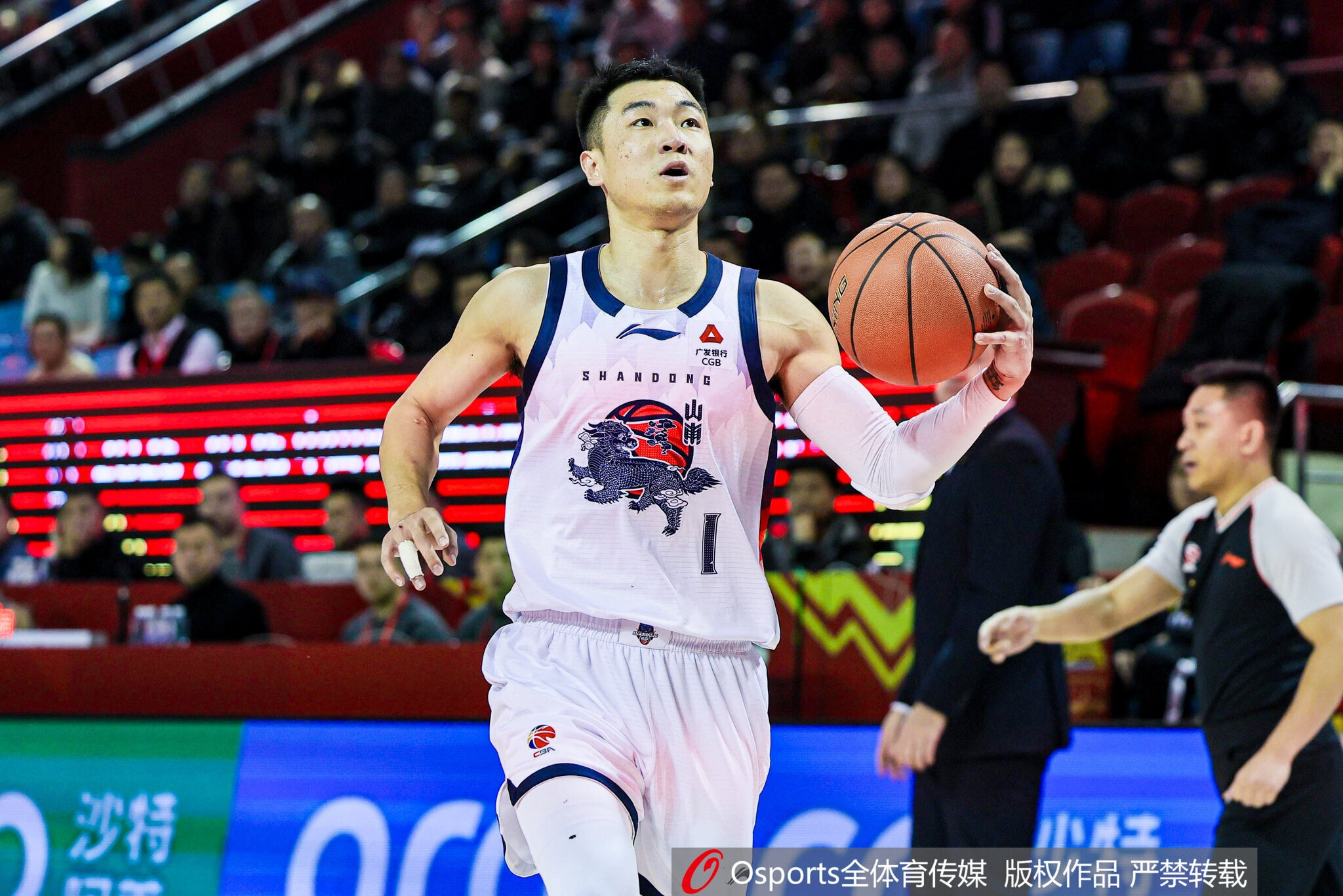 媒体人: 山东赢在团队篮球 新人王证值得表扬