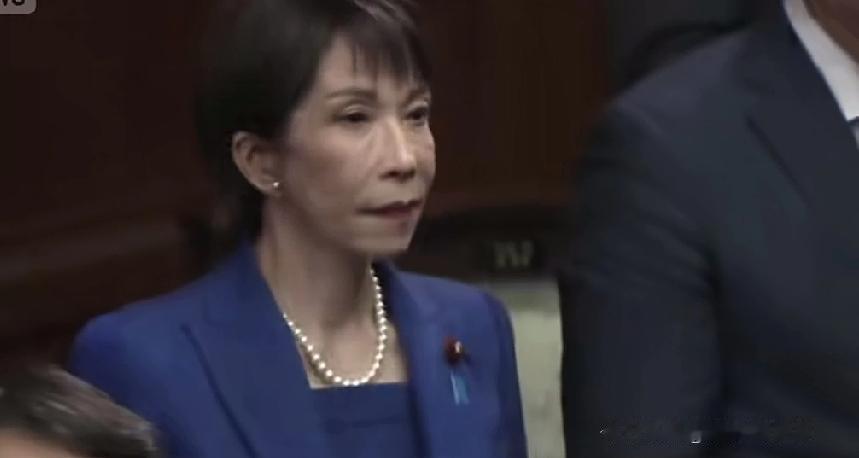 日本众议院议长宣读解散诏书后，自民党基层议员当场欢呼雀跃，直呼过瘾，反观核心大佬